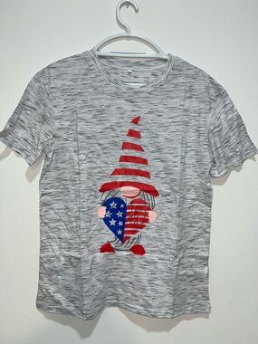 Grey Heather Short Sleeve Tee with Red Patriotic Gnome Graphic size L